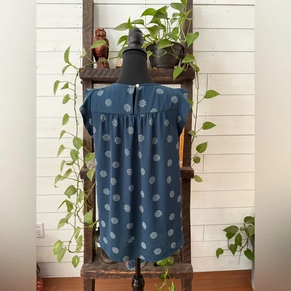 Loft Floral Blue Women's Flutter Sleeve Top - Picture 13 of 14